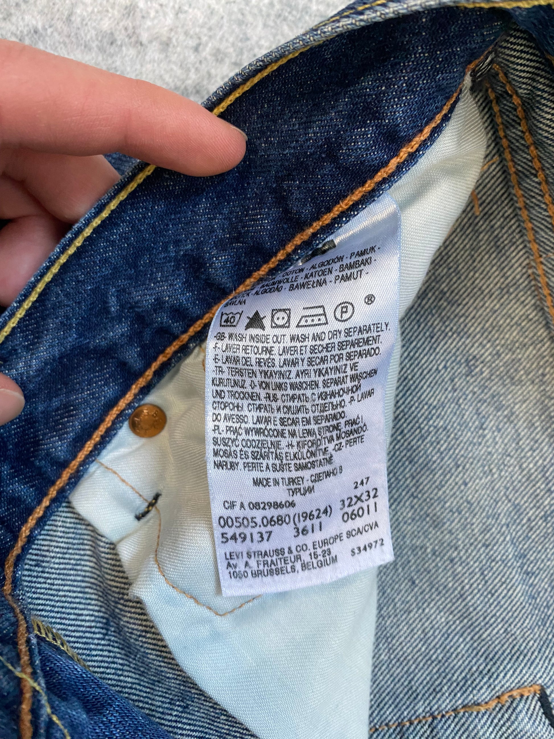 Levi’s 505 Bootcut Jeans – Vintage Washed Denim – Y2K Fit – Size 32/32