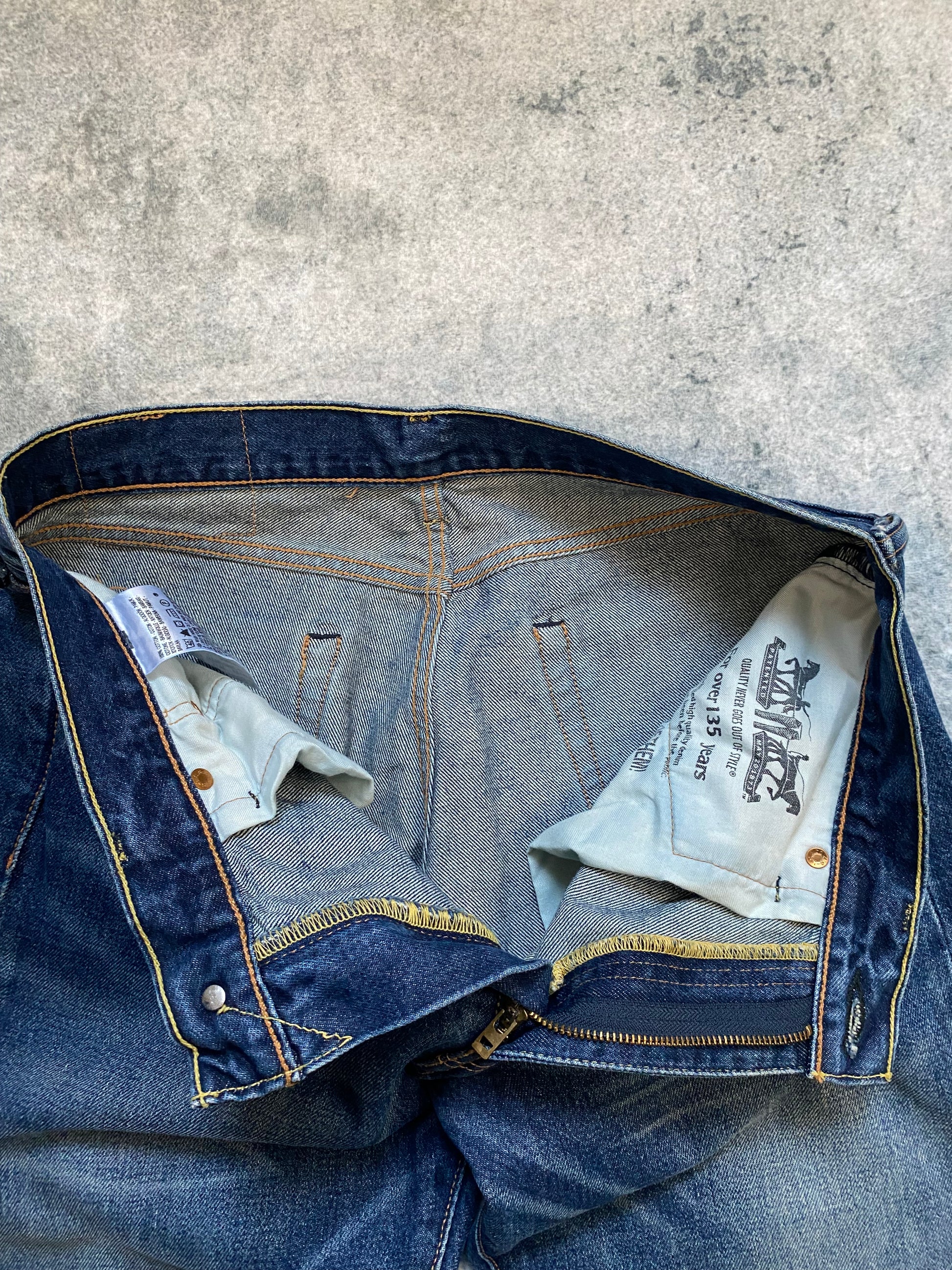 Levi’s 505 Bootcut Jeans – Vintage Washed Denim – Y2K Fit – Size 32/32