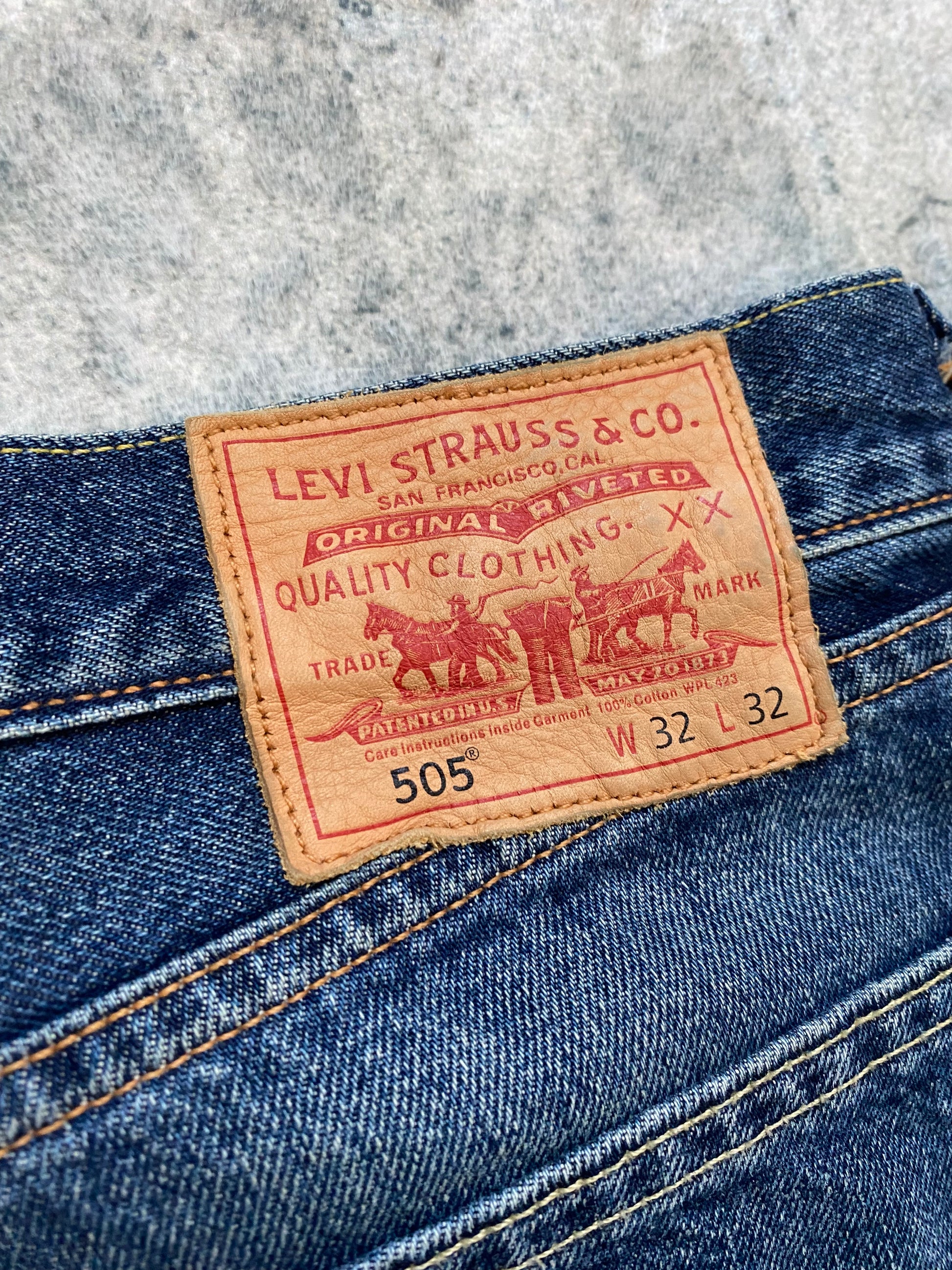 Levi’s 505 Bootcut Jeans – Vintage Washed Denim – Y2K Fit – Size 32/32